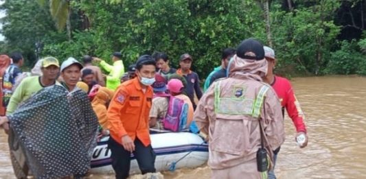 GAPKI Kalsel Salurkan Bantuan Logistik Bencana Banjir Kalsel