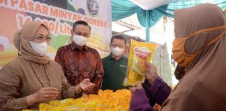 Ringankan Beban Masyarakat, Apical Group dan GIMNI Gelar Operasi Pasar Minyak Goreng