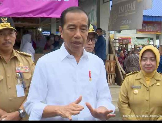 Presiden Jokowi Pastikan Stok Beras Aman meskipun Musim Tanam Mundur