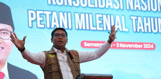 Wamentan Sudaryono Dinobatkan Bapak Pembina Petani Milenial