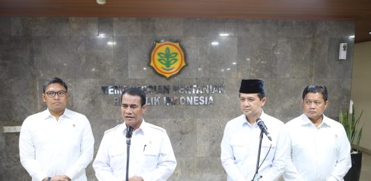 Mentan Amran Siapkan Kawasan Pertanian untuk Transmigran