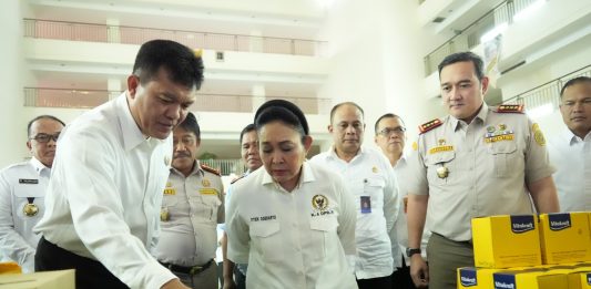 Barantin Musnahkan Pakan Burung Impor Mengandung Biji Ganja