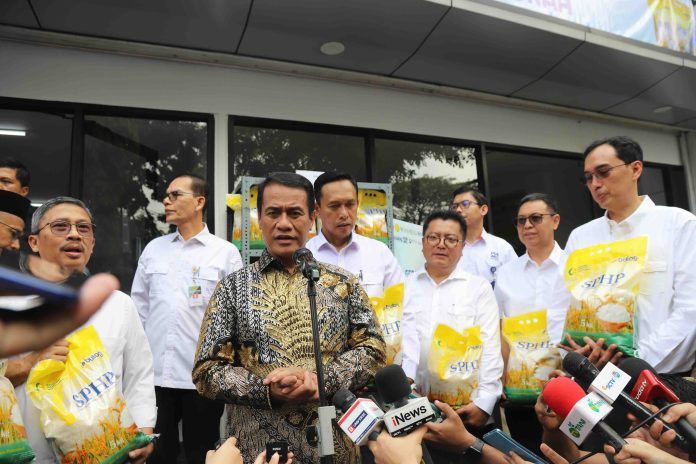 Menteri Pertanian (Mentan), Andi Amran Sulaiman meyakini harga beras akan kembali normal setelah beras sphp dikucurkan.
