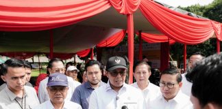 Hasan Nasbi memberikan keterangan pers terkait swasembada ayam dan telur pada Festival Ayam, Telur, dan Susu 2025 di Jakarta.