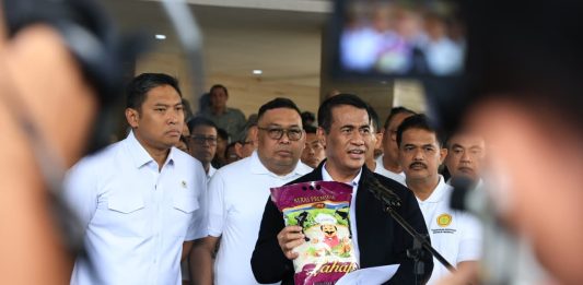 Mentan Amran Akui Ada Kekeliruan Penulisan Soal Data Bantuan Beras ke Sumatra