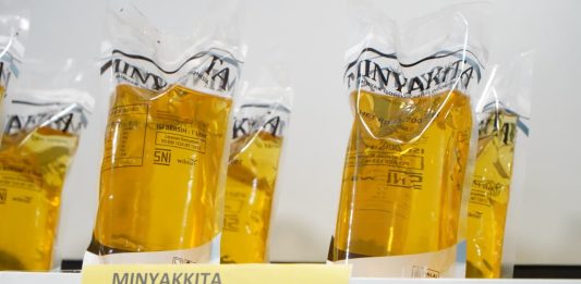 minyak goreng-kemasan-minyakita diijual dengan harga Rp 15.700 per kantong.