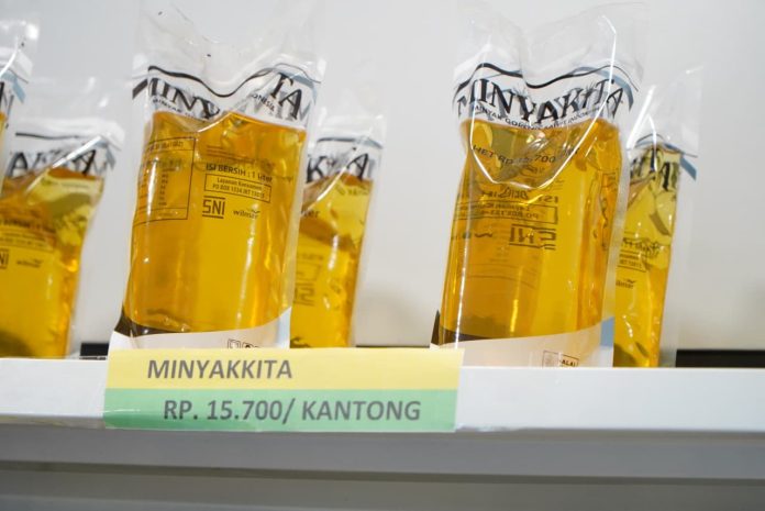 minyak goreng-kemasan-minyakita diijual dengan harga Rp 15.700 per kantong.