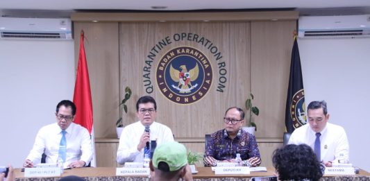 kepala badan karantina, Sahat M Panggabean sedang berbicara