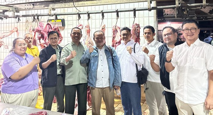 pedang sapi kementan berfoto bersama asosiasi dan pedagang sapi