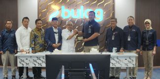 Direktur Utama Perum BULOG, Ahmad Rizal paling tinggi.