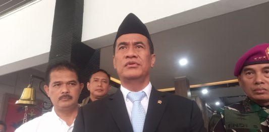 Mentan Amran Bantu Anak Yatim Korban Longsor Cisarua, Siapkan Beasiswa hingga Kebun Masa Depan Menteri Pertanian, Andi Amran Sulaiman