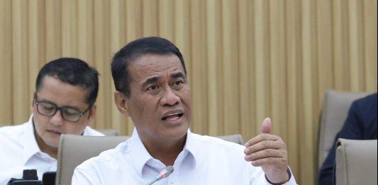 Mentan Amran Bidik Mandatori Etanol 20 Persen Menteri Pertanian (Mentan), Andi Amran Sulaiman
