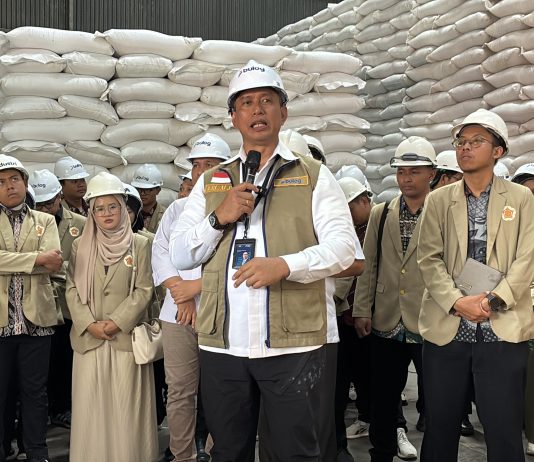 Dirut Bulog Minta PT KMR Ganti Seluruh Minyakita Bau Solar Direktur Utama Perum Bulog, Ahmad Rizal Ramdhani