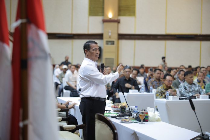andi_amran_sulaiman-petani_sawit Menteri Pertanian, Andi Amran Sulaiman