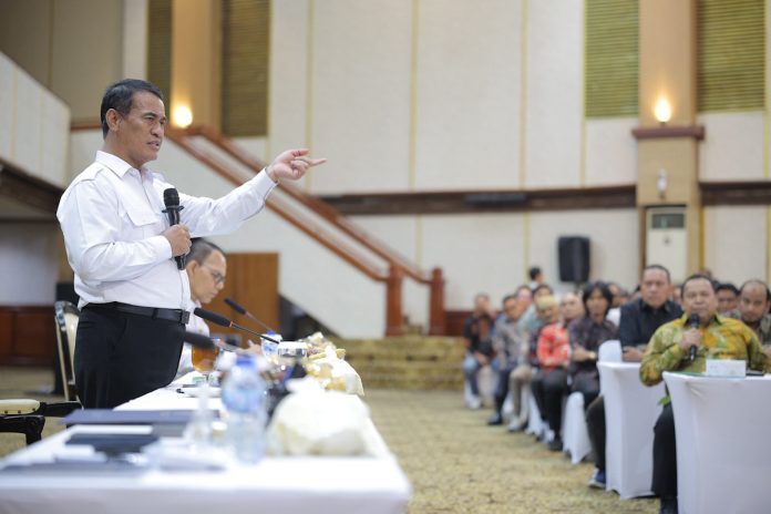 mentan-amran-sulaiman-perkebunan Menteri Pertanian (Mentan) Andi Amran Sulaiman