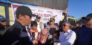 Menteri Pertanian sekaligus Kepala Badan Pangan Nasional (Bapanas) Andi Amran Sulaiman bersama Direktur Utama Perum BULOG Letnan Jenderal TNI (Purn) Dr. Ahmad Rizal Ramdhani