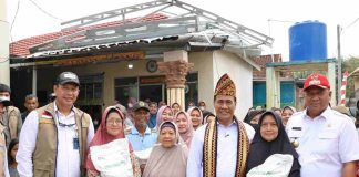 BULOG-Bapanas Salurkan Bantuan Pangan untuk 1,24 Juta Penerima di Lampung Menteri Pertanian sekaligus Kepala Bapanas Andi Amran Sulaiman bersama Direktur Utama Perum BULOG Ahmad Rizal Ramdhani