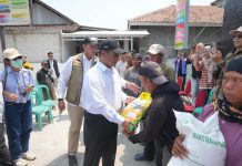 BULOG Bersama Bapanas Salurkan 181 Ribu Ton Beras Bantuan Pangan Jawa Barat irektur Utama Perum BULOG, Ahmad Rizal Ramdhani