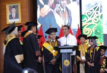 Mentan Amran Wisuda 1.532 Lulusan Polbangtan Siap Kerja Menteri Pertanian (Mentan), Andi Amran Sulaiman