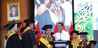 Mentan Amran Wisuda 1.532 Lulusan Polbangtan Siap Kerja Menteri Pertanian (Mentan), Andi Amran Sulaiman