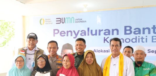 Bapanas-BULOG Salurkan Bantuan Pangan untuk 405.404 Penerima di Sulawesi Tengah Kepala Badan Pangan Nasional Andi Amran Sulaiman bersama Direktur Utama Perum BULOG, Ahmad Rizal Ramdhani.