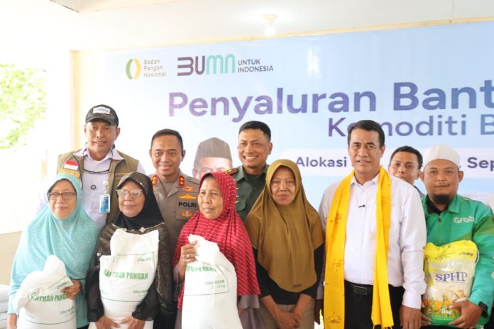 dirut-bulog-kepala-bapanas Kepala Badan Pangan Nasional Andi Amran Sulaiman bersama Direktur Utama Perum BULOG, Ahmad Rizal Ramdhani.