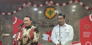 Pelaksana Tugas (Plt) Anggota IV BPK, Nyoman Adhi Suryadnyana dan Menteri Pertanian (Mentan), Andi Amran Sulaiman