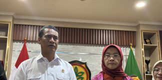 Bertemu Mentan Amran, Komnas Perempuan Nyatakan Polemik Korwil BGN Surabaya Selesai Menteri Pertanian (Mentan), Andi Amran Sulaiman bertemu dengan Ketua Komnas Perempuan Maria Ulfah Anshor
