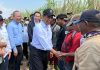 Usai Tinjau Sugar Group Companies, Mentan Amran: Mudah-Mudahan Indonesia Tak Impor Gula Lagi Para penebang tebu dari Sugar Group Companies menyambut kedatangan Menteri Pertanian (Mentan), Andi Amran Sulaiman.