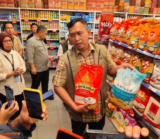 Direktur Utama Perum Bulog Ahmad Rizal Ramdhani