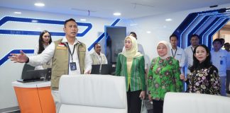 BULOG Salurkan 1,84 Juta Kg Beras untuk Korban Bencana NTT Direktur Utama Perum BULOG Letnan Jenderal TNI (Purn.) Dr. Ahmad Rizal Ramdhani