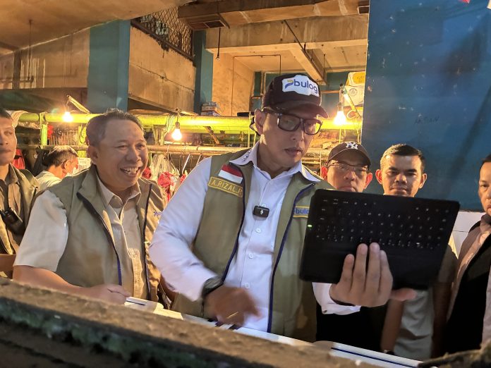 dirut-bulog-zoom-di-pasar Dirut Bulog Ahmad Rizal Ramadhani