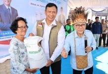 Menteri Koordinator Bidang Pangan RI Zulkifli Hasan bersama Direktur Utama Perum BULOG, Dr. Ahmad Rizal Ramdhani