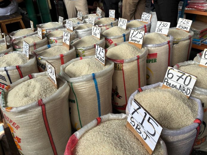 stok beras di pedagang PIBC