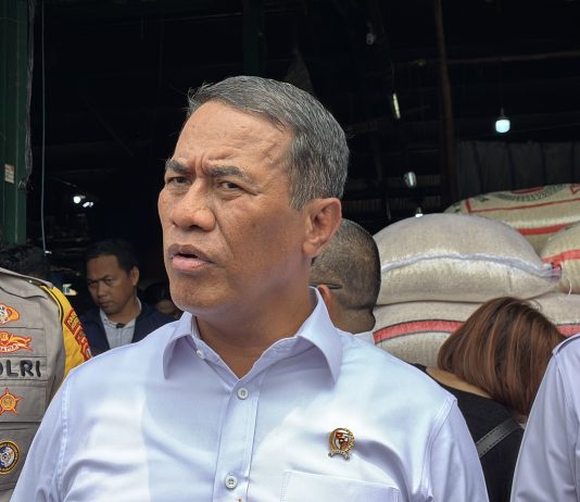 Mentan Amran Murka Temukan 600 Ton Beras SPHP Dioplos Jadi Premium Menteri Pertanian (Mentan), Andi Amran Sulaiman