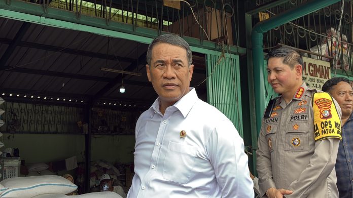 amran-sulaiman-sidak-beras-sphp Menteri Pertanian (Mentan), Andi Amran Sulaiman