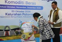 Ketua Komisi IV DPR RI Siti Hediati Soeharto (Titiek Soeharto) bersama Direktur Utama Perum BULOG, Ahmad Rizal Ramdhani.