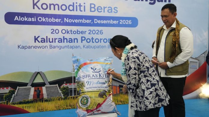 dirut-bulog-ketua-komisi-iv Ketua Komisi IV DPR RI Siti Hediati Soeharto (Titiek Soeharto) bersama Direktur Utama Perum BULOG, Ahmad Rizal Ramdhani.