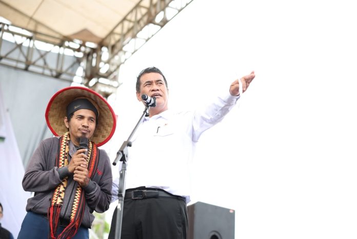 mentan-amran-petani-singkong Menteri Pertanian (Mentan), Andi Amran Sulaiman