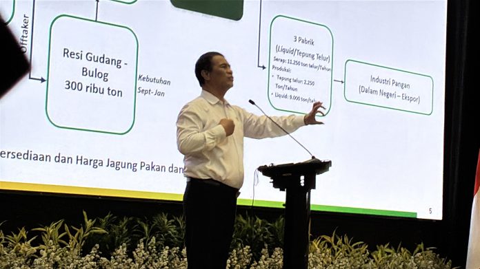 mentan-amran-sulaiman-pakan Menteri Pertanian (Mentan), Andi Amran Sulaiman